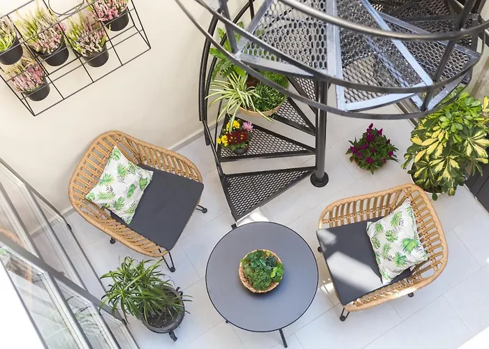 Effie's Cozy Old Town Apartman