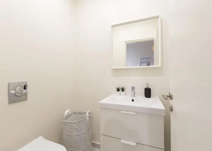 Effie's Cozy Old Town Apartment