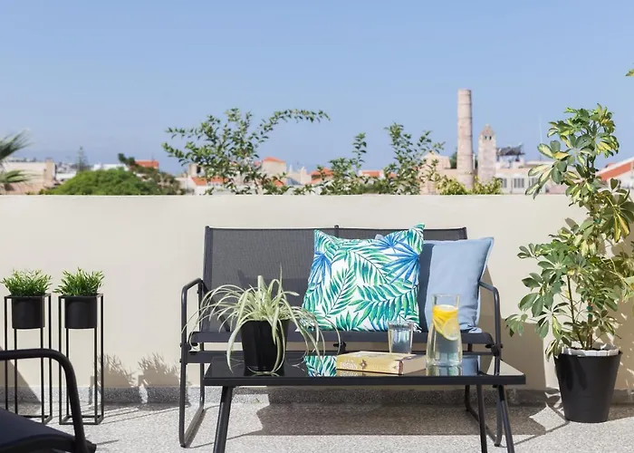 Effie's Cozy Old Town Apartment