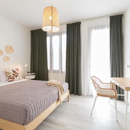 Effie's Cozy Old Town Apartment
