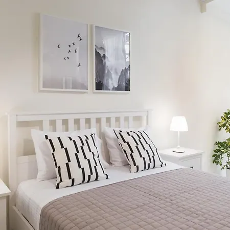 Effie's Cozy Old Town Apartment *